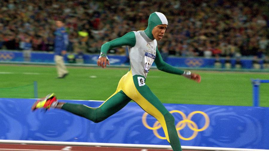 Cathy Freeman vence os 400 m rasos em Sydney 2000 diante de 112.524 torcedores, recorde de público em um evento olímpico. - Billy Stickland/Allsport