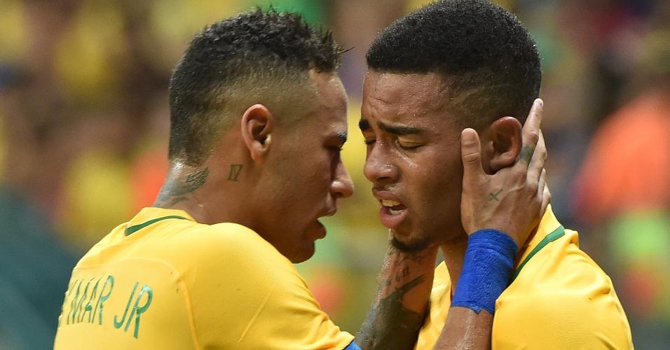 Empolgação com G. Jesus tira "pressão das costas" de 