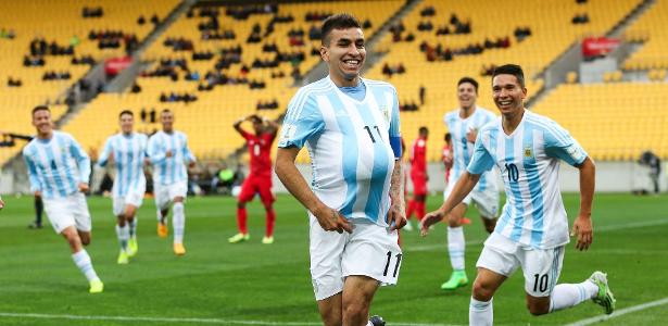 Para técnico, jogadores devem entender "o que é vestir e defender a camisa da seleção" - Hagen Hopkins/Getty Images