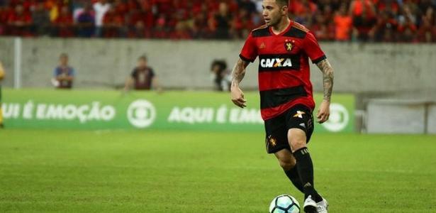 Mena, do Sport, foi um dos convocados para a seleção chilena - Diego Nigro/JC Imagem