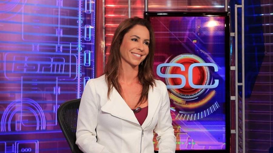 Juliana Veiga quando apresentava o SportsCenter na ESPN Brasil - Divulgação/ESPN Brasil