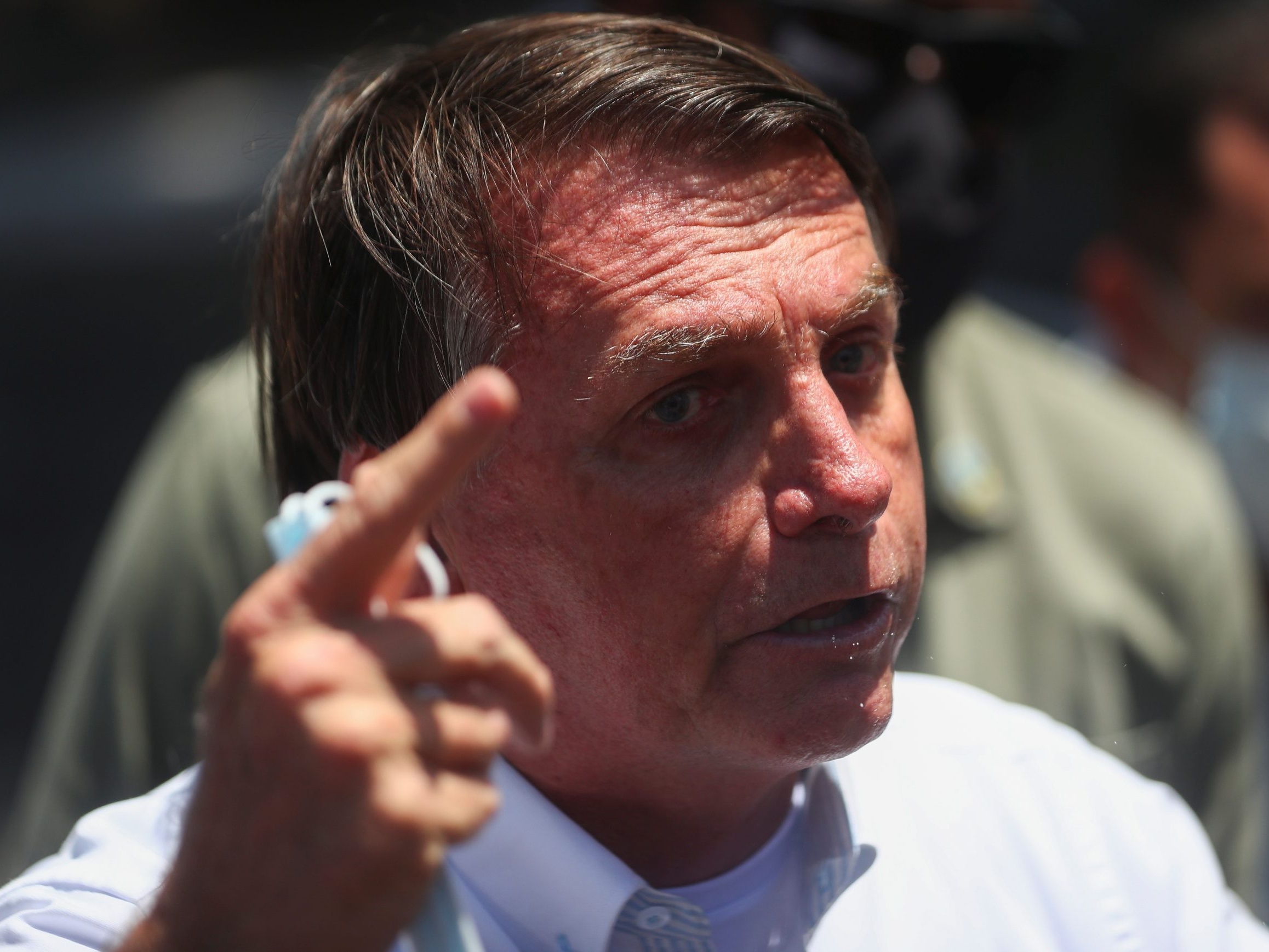 Bolsonaro vai "queimando filme" e reserva lugar no time de antidemocráticos