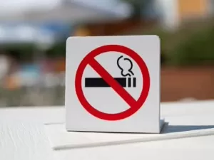 Reino Unido quer criar 1ª geração sem fumantes da história