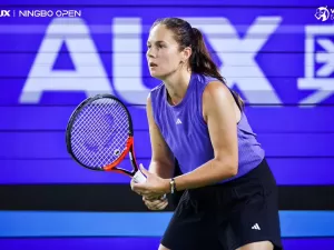 Com direito a ‘pneu’, Kasatkina bate Andreeva e é campeã