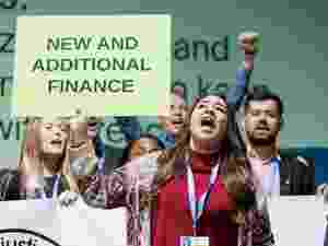 Manifestação na COP29 por mais recursos para financiar ação climática (Foto: UN Climate Change - Kamran Guliyev)