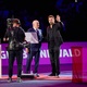 Wawrinka se emociona na despedida das quadras e recebe homenagens na Basileia