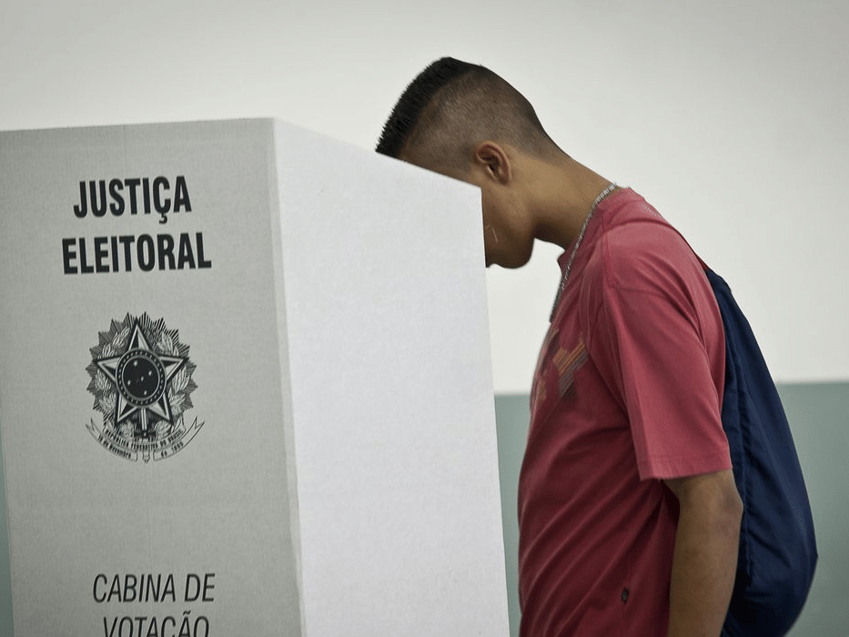 Pesquisas fizeram do indeciso a estrela do 1º turno