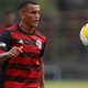 Flamengo segura Barcelona no mercado da bola e evita saída de joia