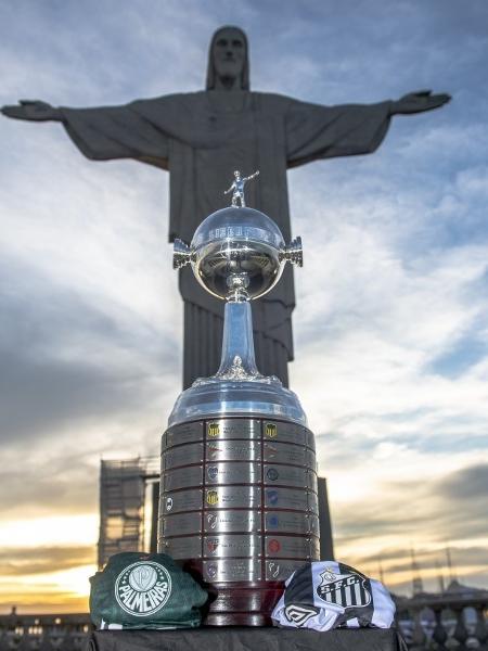                                  CARTÃO POSTAL Taça da Libertadores foi levada ao Cristo Redentor                               -                                 TWITTER CONMEBOL                            