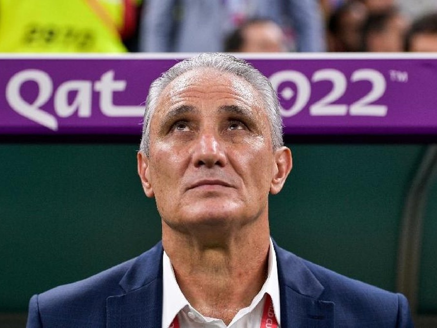 Tite é limitado e subalterno a Neymar. Já vai tarde