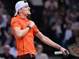 Humbert aproveita embalo e encara Khachanov na semifinal