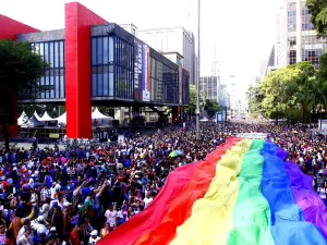 Governo Tarcísio revoga consulta sobre saúde LGBT após pressão bolsonarista