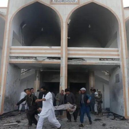 Explosão atingiu mesquita em Cabul - Reprodução / Twitter / El Clarin