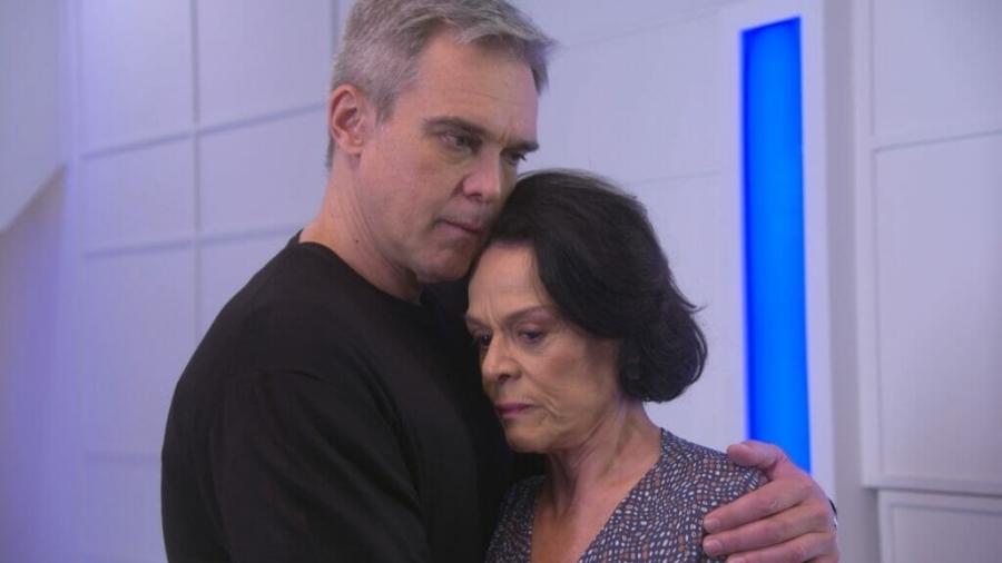 Otto (Dalton Vigh) e Glória (Clarisse Abujamra) em Poliana Moça - Divulgação/SBT