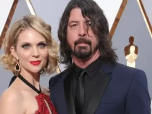 Fonte revela status da relação de Dave Grohl com a esposa após traição e filha fora do casamento