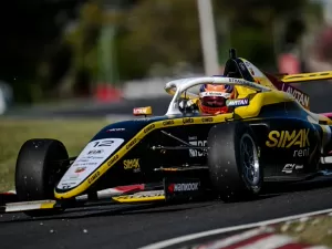 F4 Brasil: Ethan Nobles aproveita erro de Comparatto e Pavie e fatura vitória na Argentina