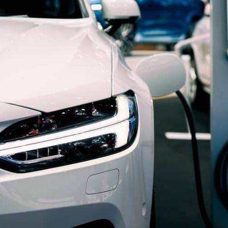 Os carros elétricos e híbridos a gasolina ficaram de fora da isenção