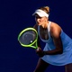 Krejcikova faz semi em Praga, Valentova bate atual campe&atilde; Bouzkova