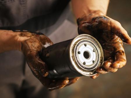 Filtro de óleo é um item barato que, se tiver a manutenção negligenciada, pode exigir até mesmo troca do motor - Foto | Shutterstock
