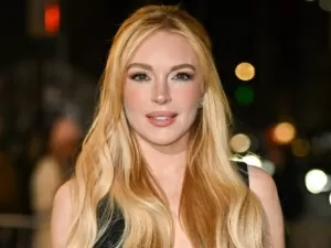 Pai de Lindsay Lohan responde se filha fez cirurgias plásticas, após visual da atriz viralizar