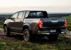 Carro de luxo é picape média no Brasil - https://carsughi.uol.com.br/wp-content/uploads/2023/11/toyota-hilux-ganha-versao-srx-plus-a-partir-de-r-334-890.jpg