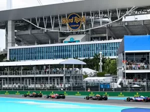 Q4: Verstappen supera rivais e é pole em Miami