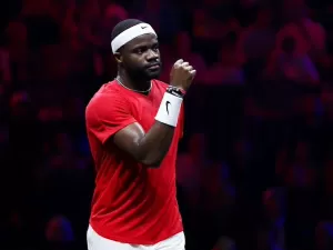 Tiafoe vira sobre Medvedev e coloca Time Mundo na dianteira