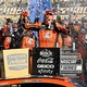 NASCAR: Chastain segura Byron no fim e vence no Kansas