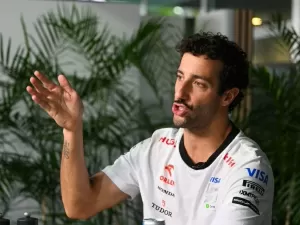 F1 - Conselho de Ricciardo para Russell: "Não é uma boa ideia discutir com Verstappen"