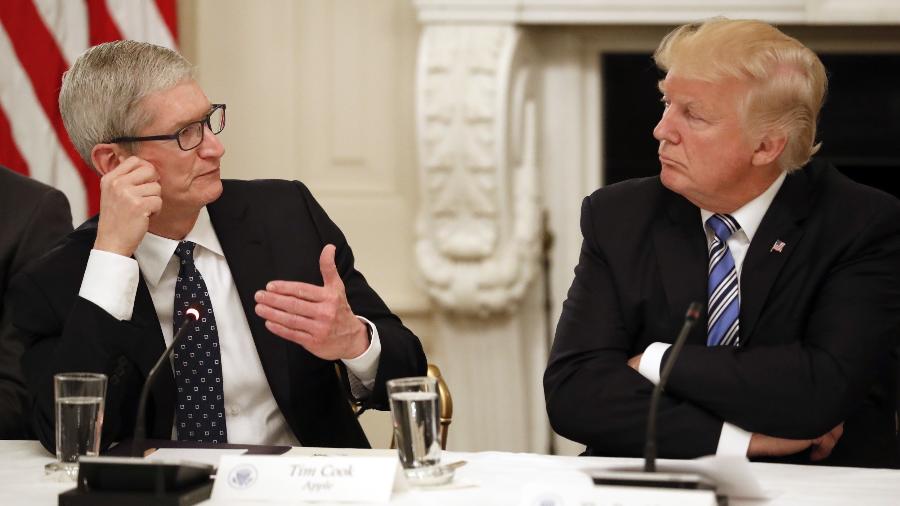 Tim Cook e Donald Trump em reunião