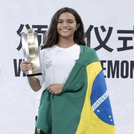 Rayssa Leal supera rivais japonesas e conquista o ouro no pré-Olímpico de skate da China