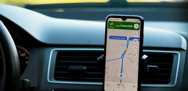 SP: quadrilha de 'quebra-vidros' mira Waze aberto e celular preso no painel