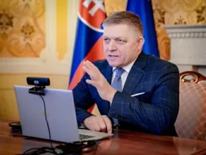 Primeiro-ministro da Eslováquia é baleado na rua e está em estado grave