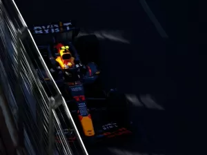 F1: Horner culpa Sainz por acidente com Pérez no final do GP do Azerbaijão