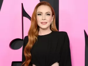 Especialista diz que Lindsay Lohan gastou R$ 1,7 milhão em “novo rosto”, e lista procedimentos estéticos; assista