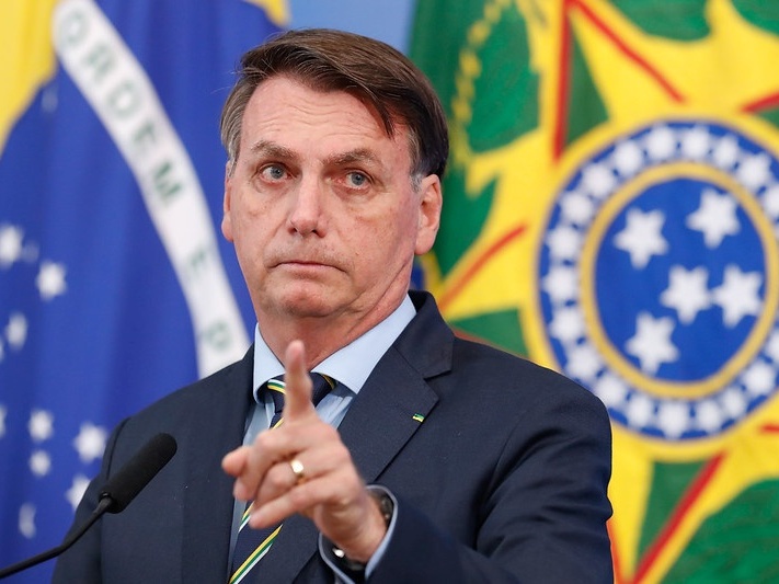 Bolsonaro vê 'guerra' e diz que tem de 'jogar pesado com governadores'