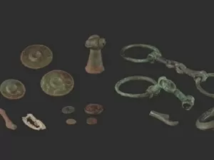 Colecionador encontra artefatos da Idade do Ferro e da era romana em ilha galesa