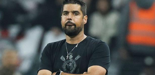 ÚLTIMA CHANCE? Jornalista afirma que António Oliveira não aguentará outra derrota no comando do Timão!