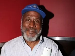 Agente de John Amos diz que morte do ator foi divulgada com atraso a pedido dele, e explica motivo