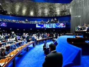 Projeto que enfraquece Lei da Ficha Limpa pode ter votação adiada no Senado