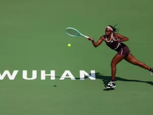 Sabalenka e Gauff abrem sábado de semis às 5h30