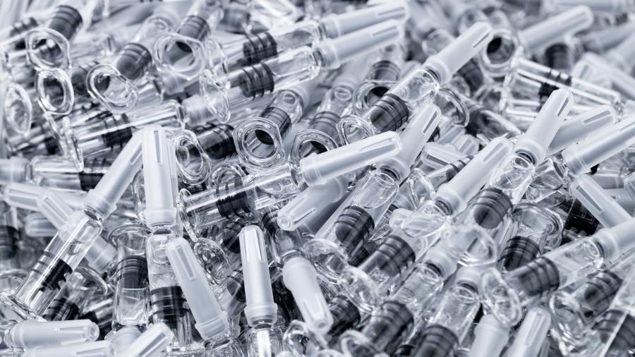                                  Os recursos necessários para as seringas, assim como para as cinco milhões de caixas necessárias para o descarte seguro das seringas usadas, procedem da Gavi, a Aliança para as Vacinas                              -                                 JOEL SAGET/AFP                            