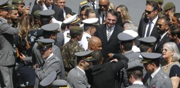 Balaio do Kotscho | O estrago que Bolsonaro faz na imagem das Forças Armadas