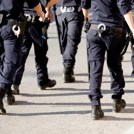 Presidenciáveis vêm fazendo acenos em seus planos de governo aos 682 mil policiais do país - Getty Images