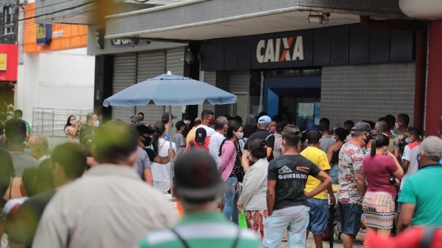 O auxílio emergencial é pago pela Caixa Econômica Federal                              - BRUNO CAMPOS/JC IMAGEM                            