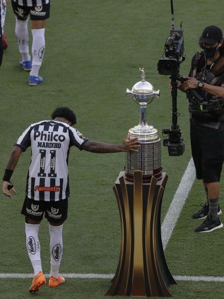                                  Santos perdeu a decisão da Libertadores para o  Palmeiras no último sábado (30) no estádio do Maracanã, no Rio de Janeiro.                               -                                 SILVIA IZQUIERDO/POOL/AFP                             