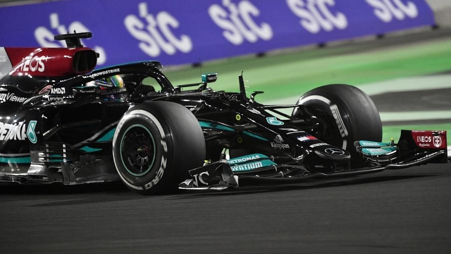 Hamilton venceu o GP de Jeddah com uma patrocinadora controversa em seu carro da Mercedes - Divulgação