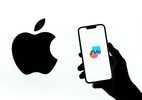 Como renomear um quadro do Freeform [iPhone, iPad e Mac] - Aplicativo Freeform em um iPhone, ao lado do logotipo da Apple