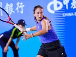 Kasatkina e Badosa vão às quartas, Muchova estreia bem