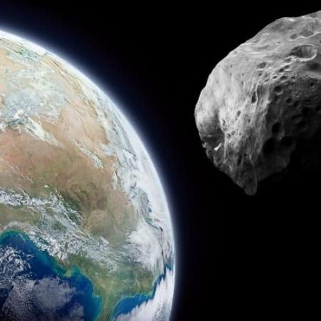 asteroide de aproximadamente um quilômetro de largura irá passar perto da Terra no começo da noite desta terça-feira - Reprodução